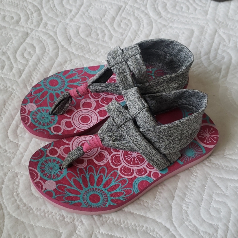 Girls Skechers Yoga Foam Sandals